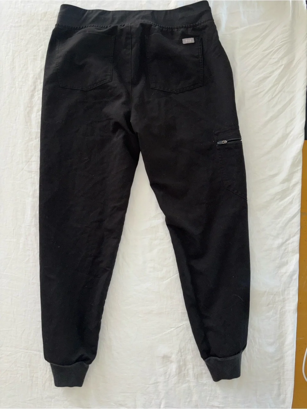FIGS Women’s Zamora Jogger Scrub Pants-Black